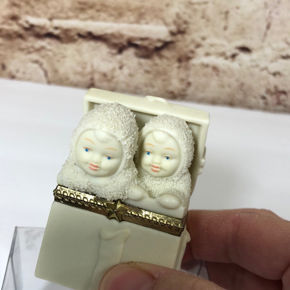 Dept 56 Snowbabies “Surprise” Porcelain Box - Picture 6 of 10